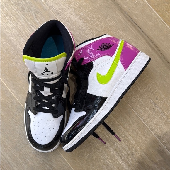 Air Jordan 1 Mid Multicolor Sneakers - Picture 1 of 6